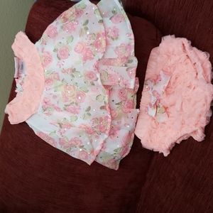 Sleeveless Little Lass Baby Dress Set. Size 0-3 months.